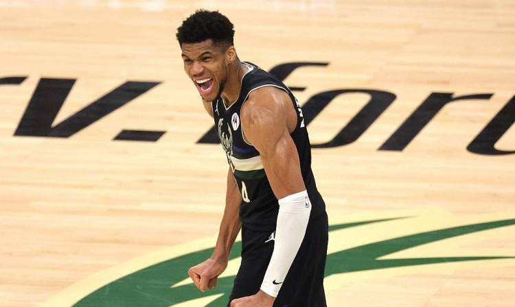  霍勒迪防守制胜密尔沃基雄鹿击败多伦多猛龙