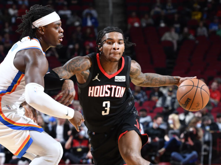  亚历山大全面发挥砍准三双，雷霆青年军碾压马刺取九胜